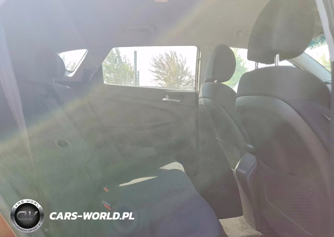 2019 Hyundai Tucson Value VIN:KM8J3CA45KU960033 - 11
