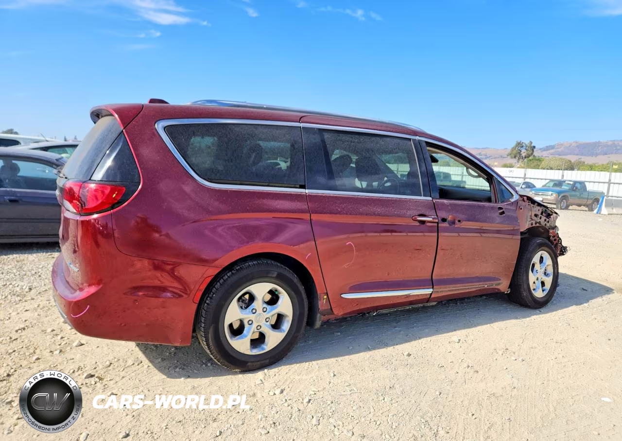 2018 Chrysler Pacifica Hybrid Limited VIN:2C4RC1N71JR229658 - 3