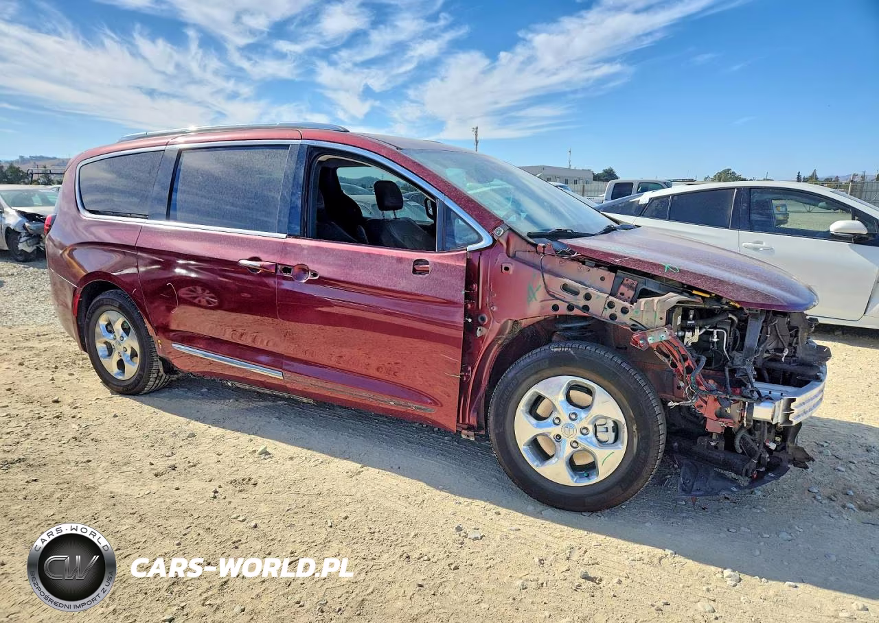 2018 Chrysler Pacifica Hybrid Limited VIN:2C4RC1N71JR229658 - 4