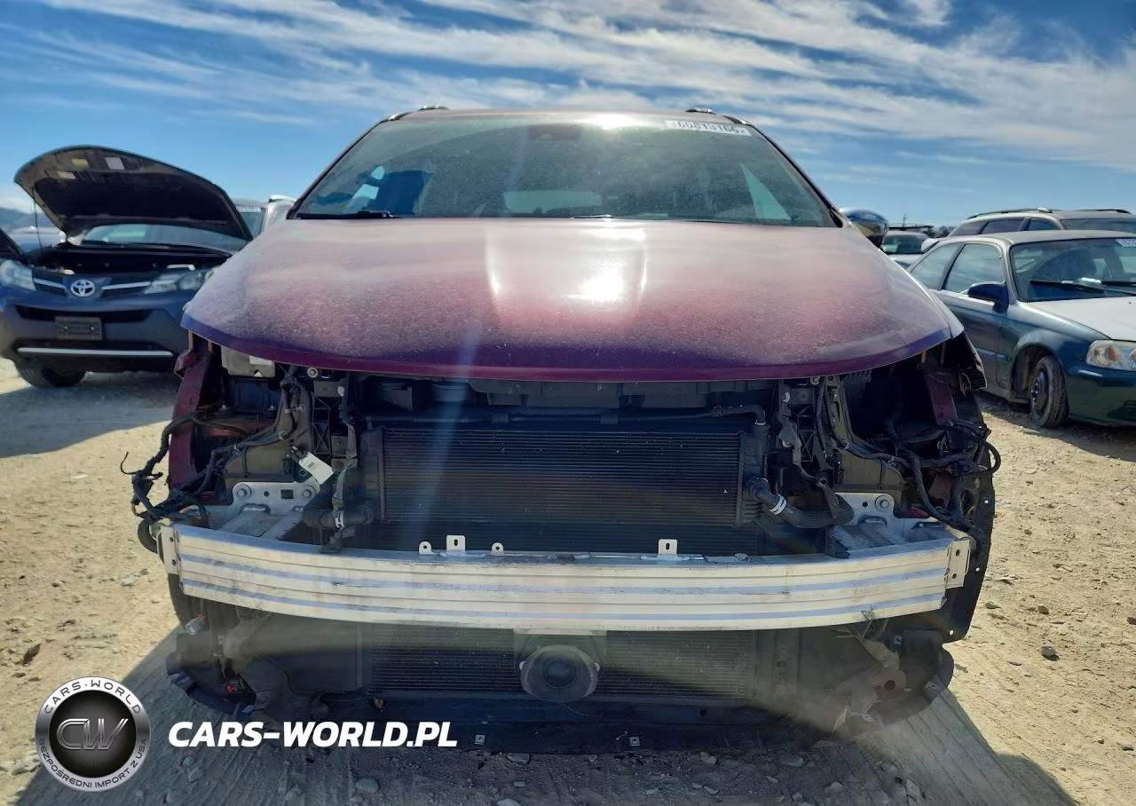 2018 Chrysler Pacifica Hybrid Limited VIN:2C4RC1N71JR229658 - 5