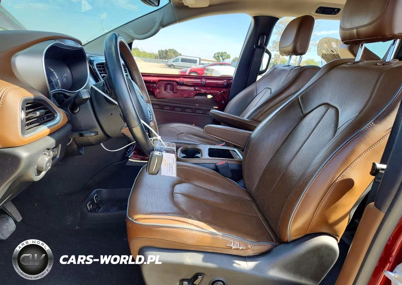 2018 Chrysler Pacifica Hybrid Limited VIN:2C4RC1N71JR229658 - 7