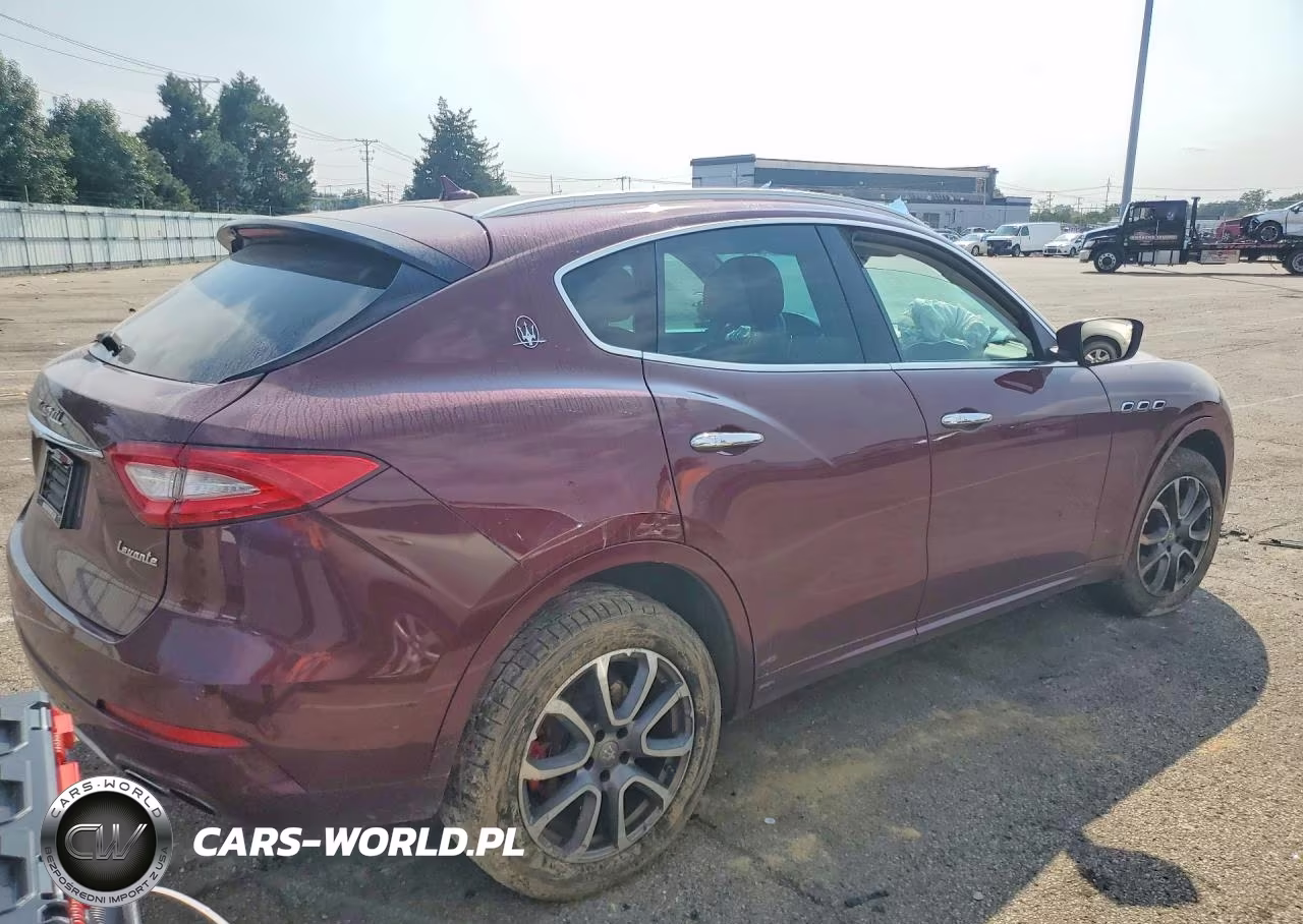 2017 Maserati Levante Luxury VIN:ZN661XUL1HX213996 - 3