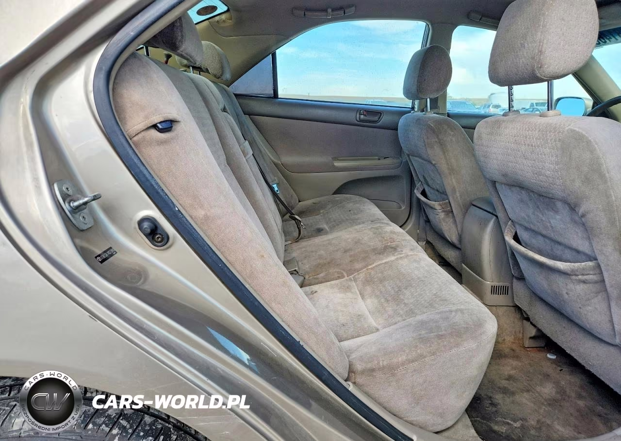2004 Toyota Camry Le VIN:JTDBE32K740273890 - 10