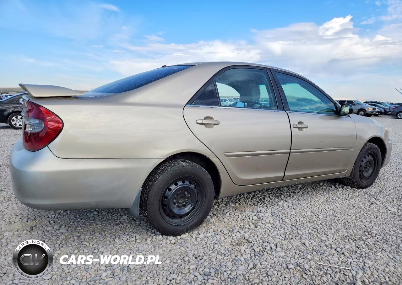 2004 Toyota Camry Le VIN:JTDBE32K740273890 - 3