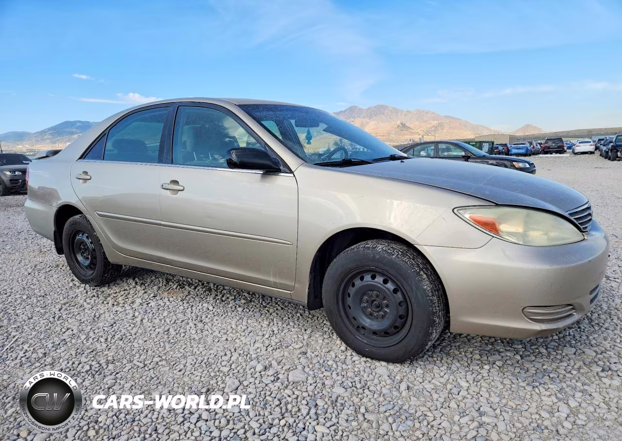 2004 Toyota Camry Le VIN:JTDBE32K740273890 - 4