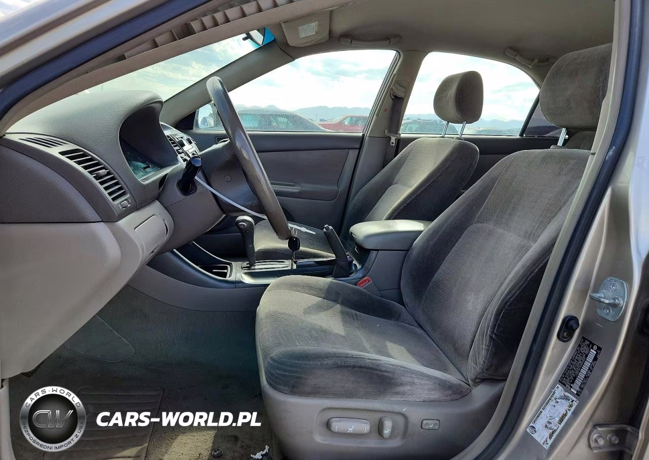2004 Toyota Camry Le VIN:JTDBE32K740273890 - 7