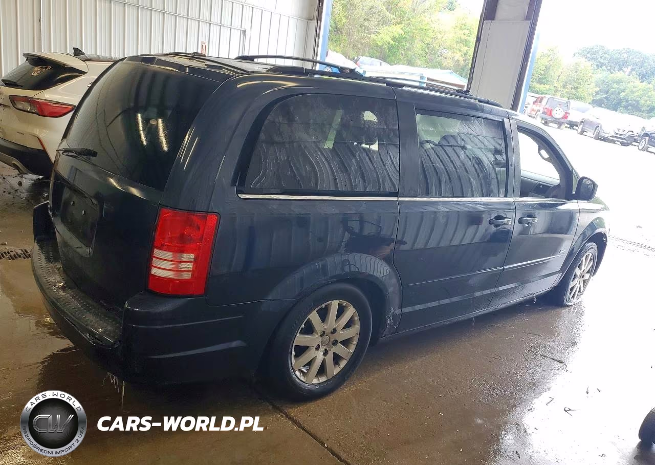 2008 Chrysler Town & Country Touring VIN:2A8HR54P18R842790 - 3