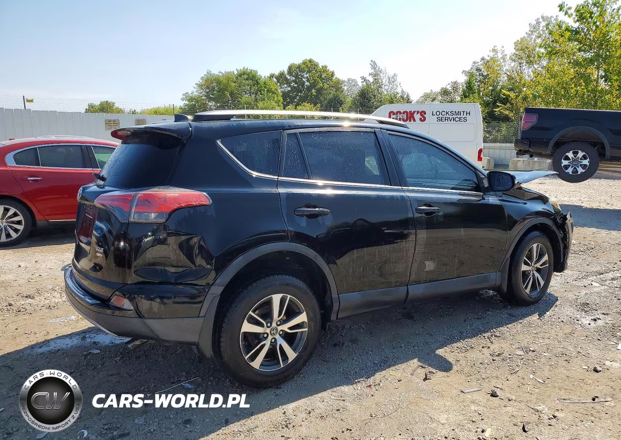 2018 Toyota Rav4 Xle VIN:2T3RFREV7JW828896 - 3