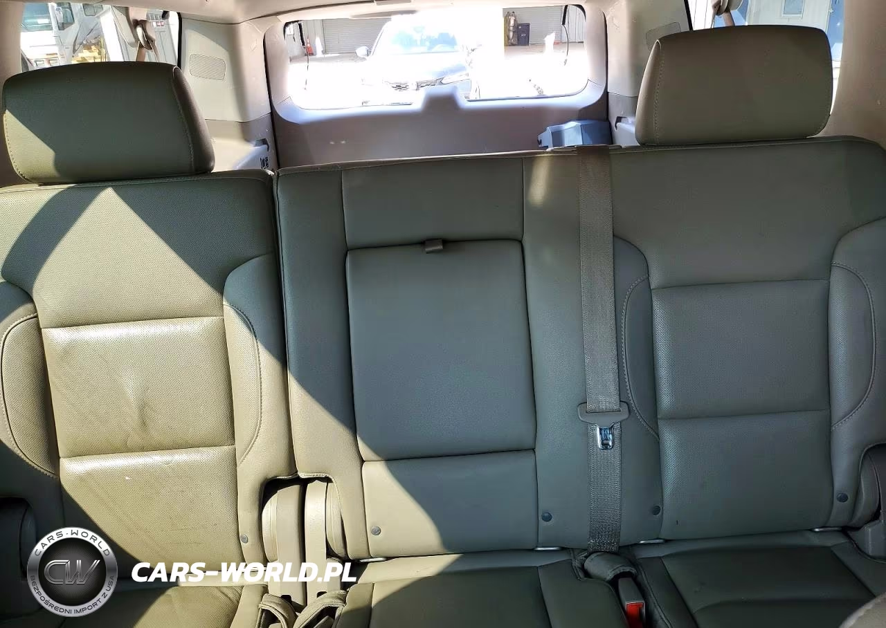 2016 Chevrolet Suburban VIN:1GNSKJKC7GR398594 - 10