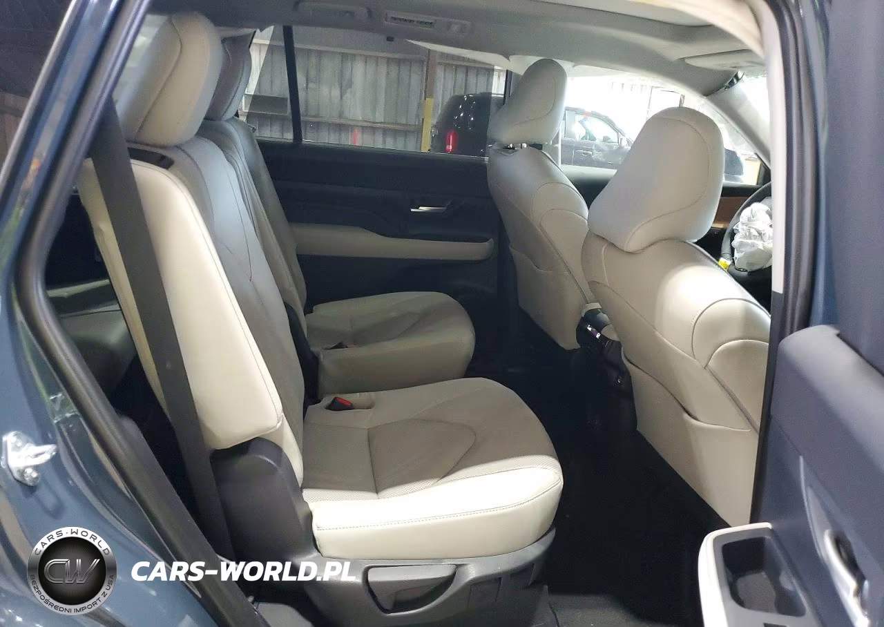 2026 Toyota Grand Highlander Platinum VIN:5TDAAAB53TS134664 - 11