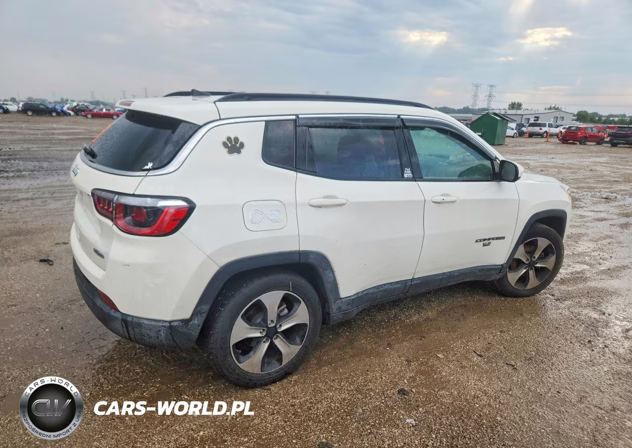 2018 Jeep Compass Latitude VIN:3C4NJCBB5JT102417 - 3