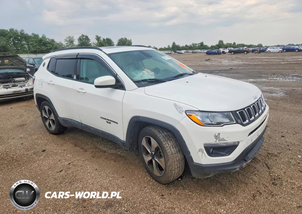 2018 Jeep Compass Latitude VIN:3C4NJCBB5JT102417 - 4