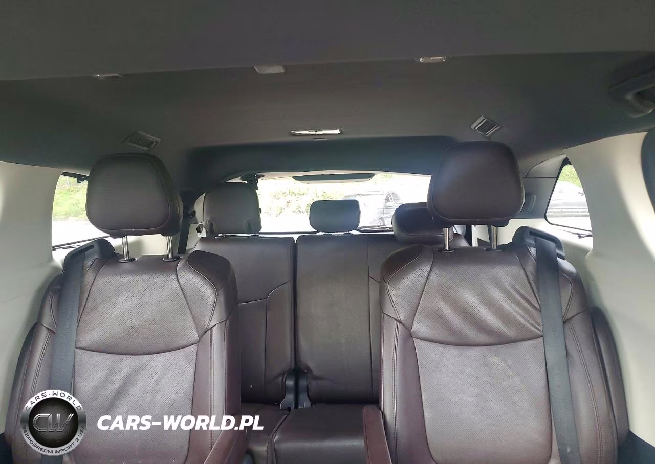 2024 Toyota Sienna Platinum 7-Passenger VIN:5TDESKFC5RS130248 - 10