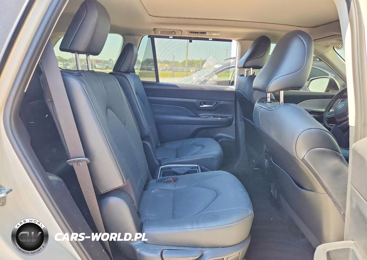 2024 Toyota Grand Highlander Xle VIN:5TDAAAB57RS048394 - 11