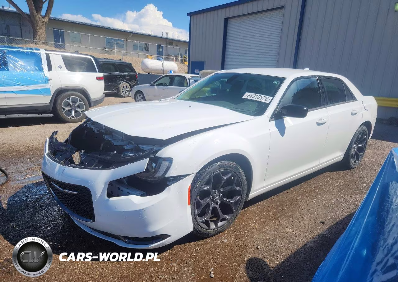 2019 Chrysler 300 Touring VIN:2C3CCAAG1KH609851 - 1