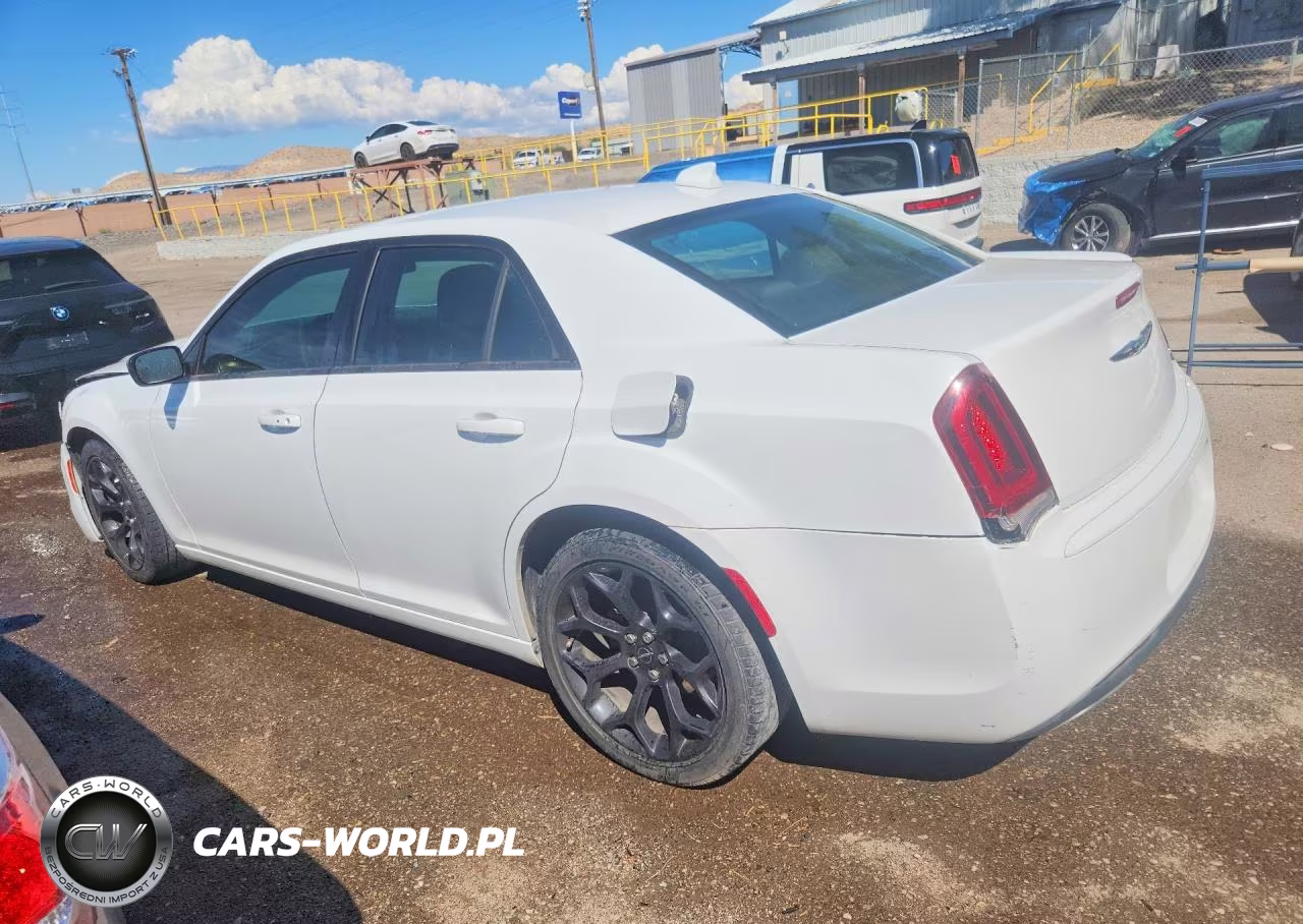2019 Chrysler 300 Touring VIN:2C3CCAAG1KH609851 - 2