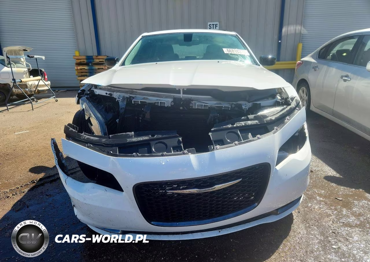 2019 Chrysler 300 Touring VIN:2C3CCAAG1KH609851 - 5