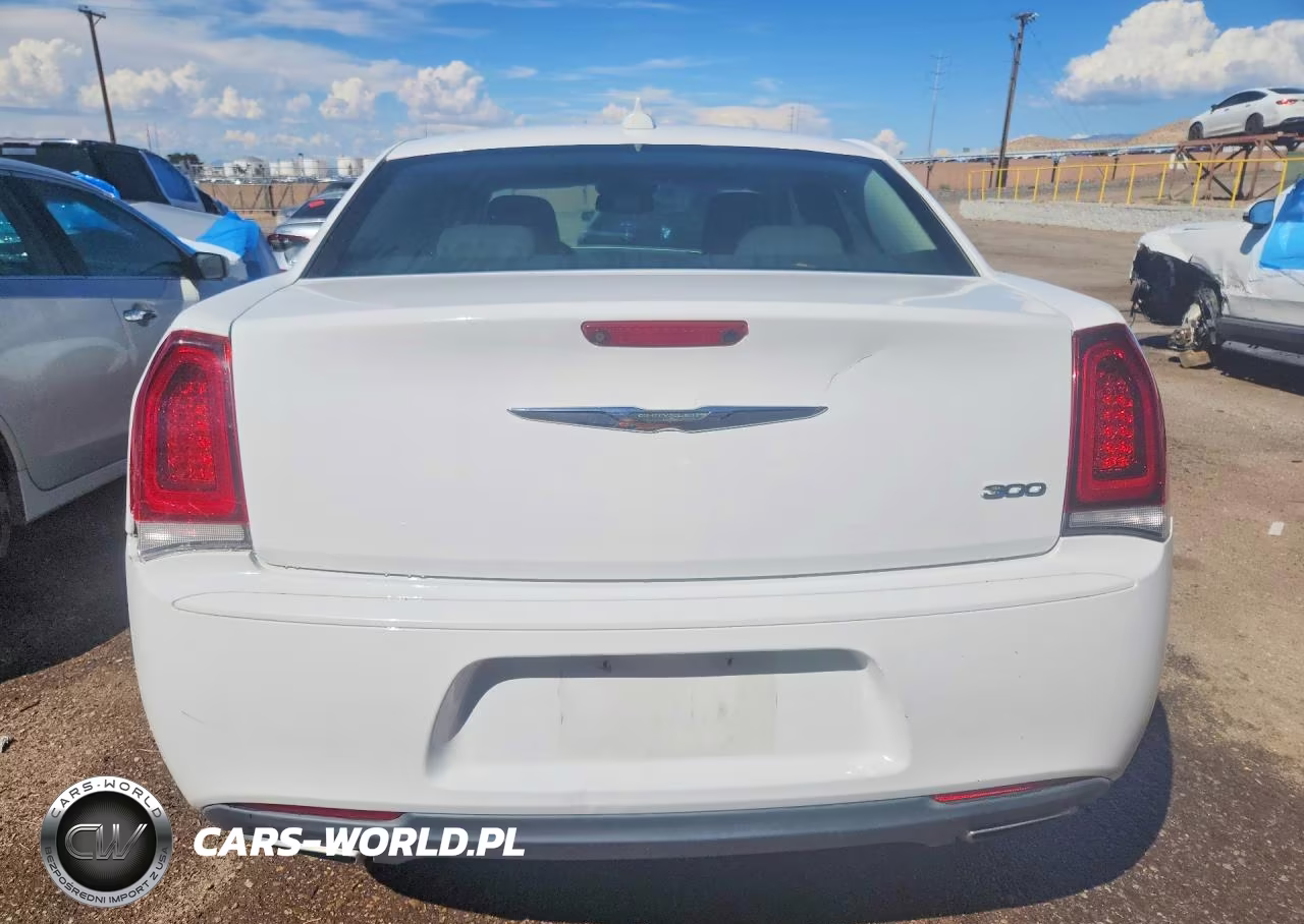2019 Chrysler 300 Touring VIN:2C3CCAAG1KH609851 - 6