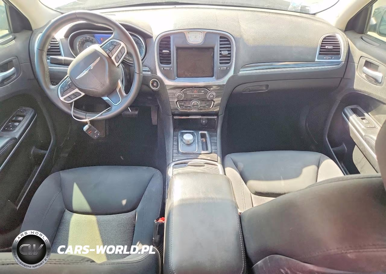 2019 Chrysler 300 Touring VIN:2C3CCAAG1KH609851 - 8