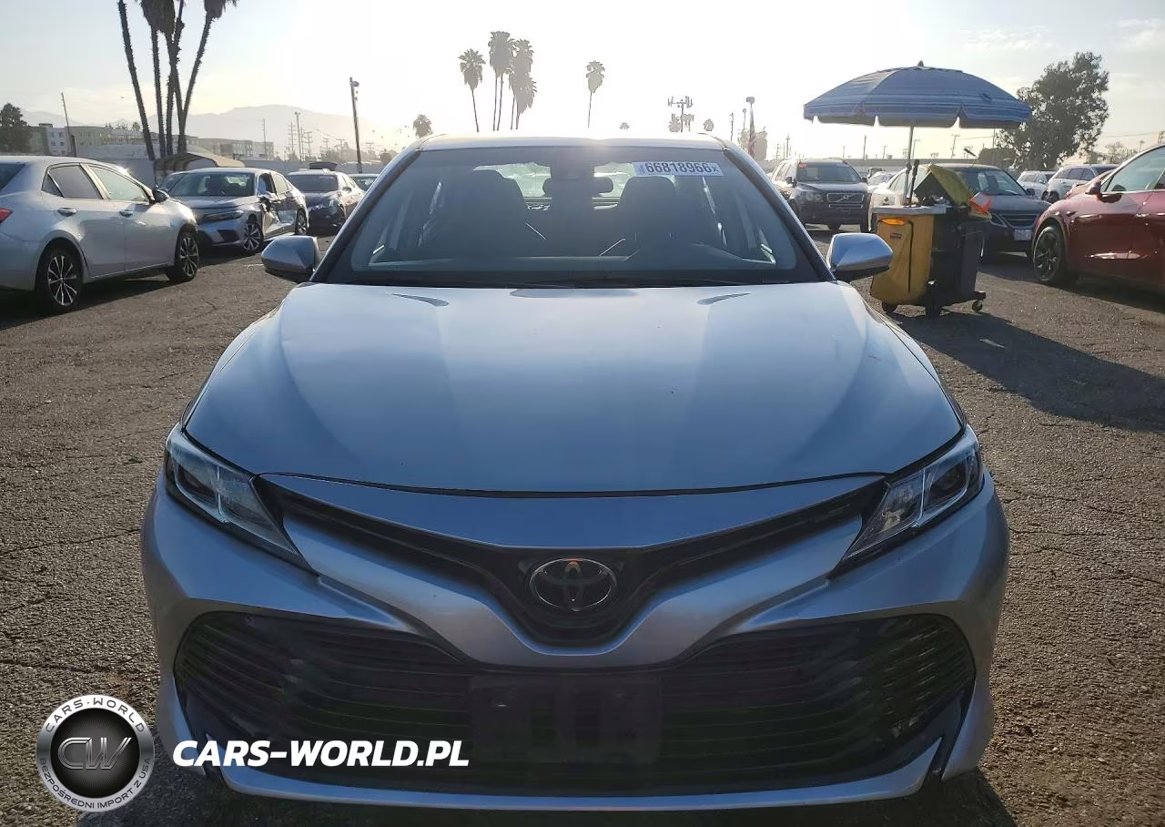 2019 Toyota Camry Le VIN:4T1B11HK3KU245481 - 5
