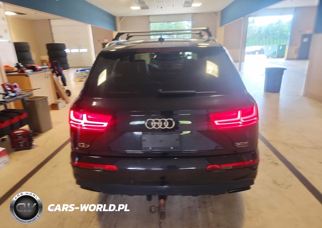 2017 Audi Q7 3.0T Premium VIN:WA1LAAF78HD043696 - 6