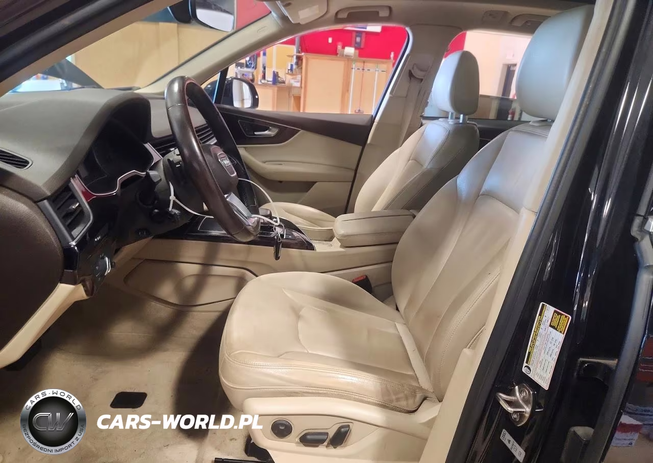 2017 Audi Q7 3.0T Premium VIN:WA1LAAF78HD043696 - 7