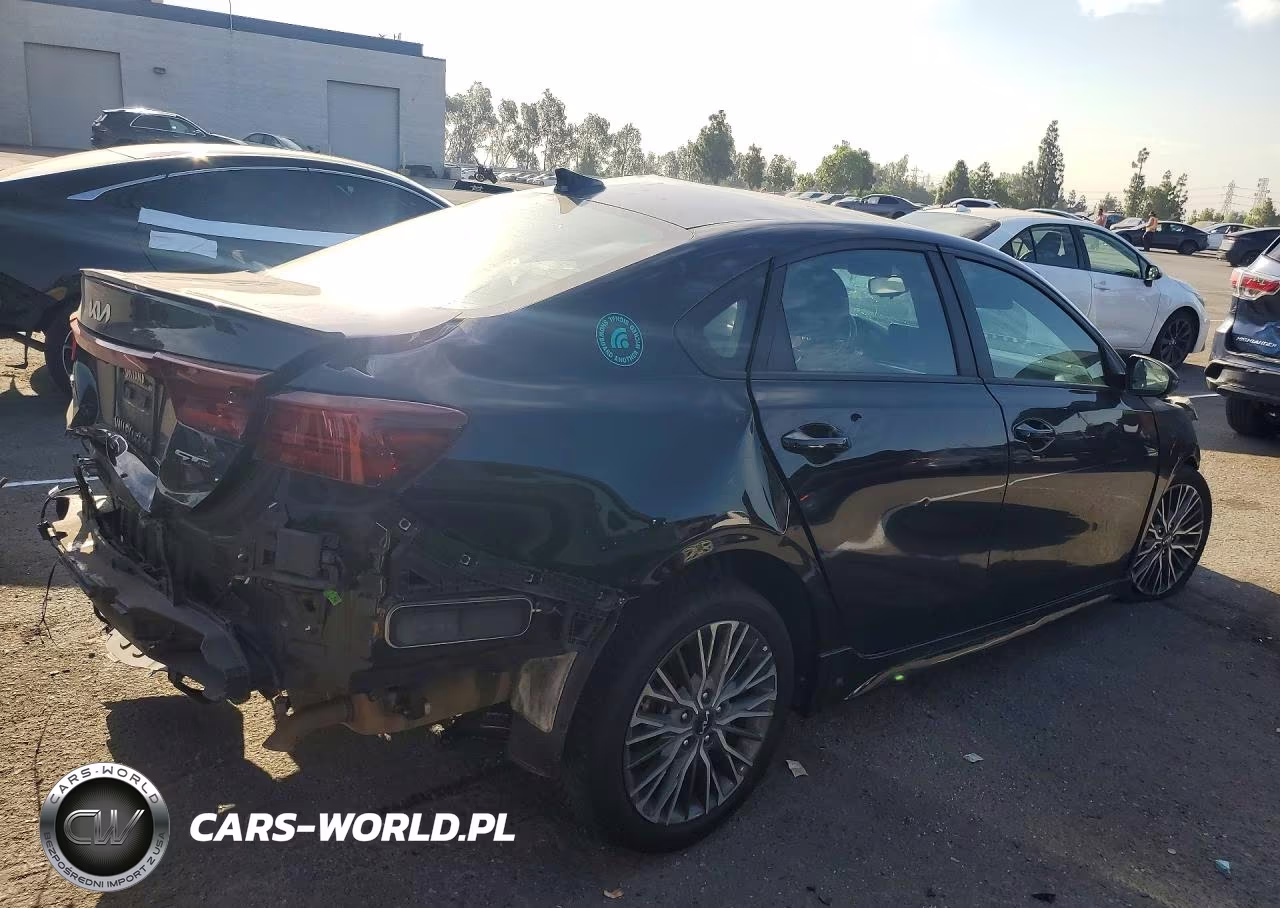 2023 Kia Forte Gt Line VIN:3KPF54AD0PE670511 - 3