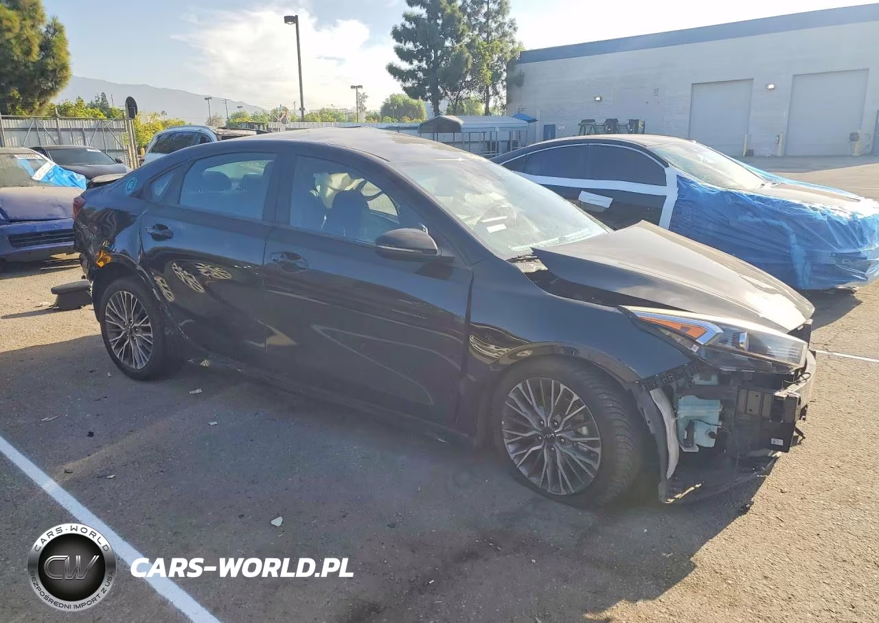 2023 Kia Forte Gt Line VIN:3KPF54AD0PE670511 - 4