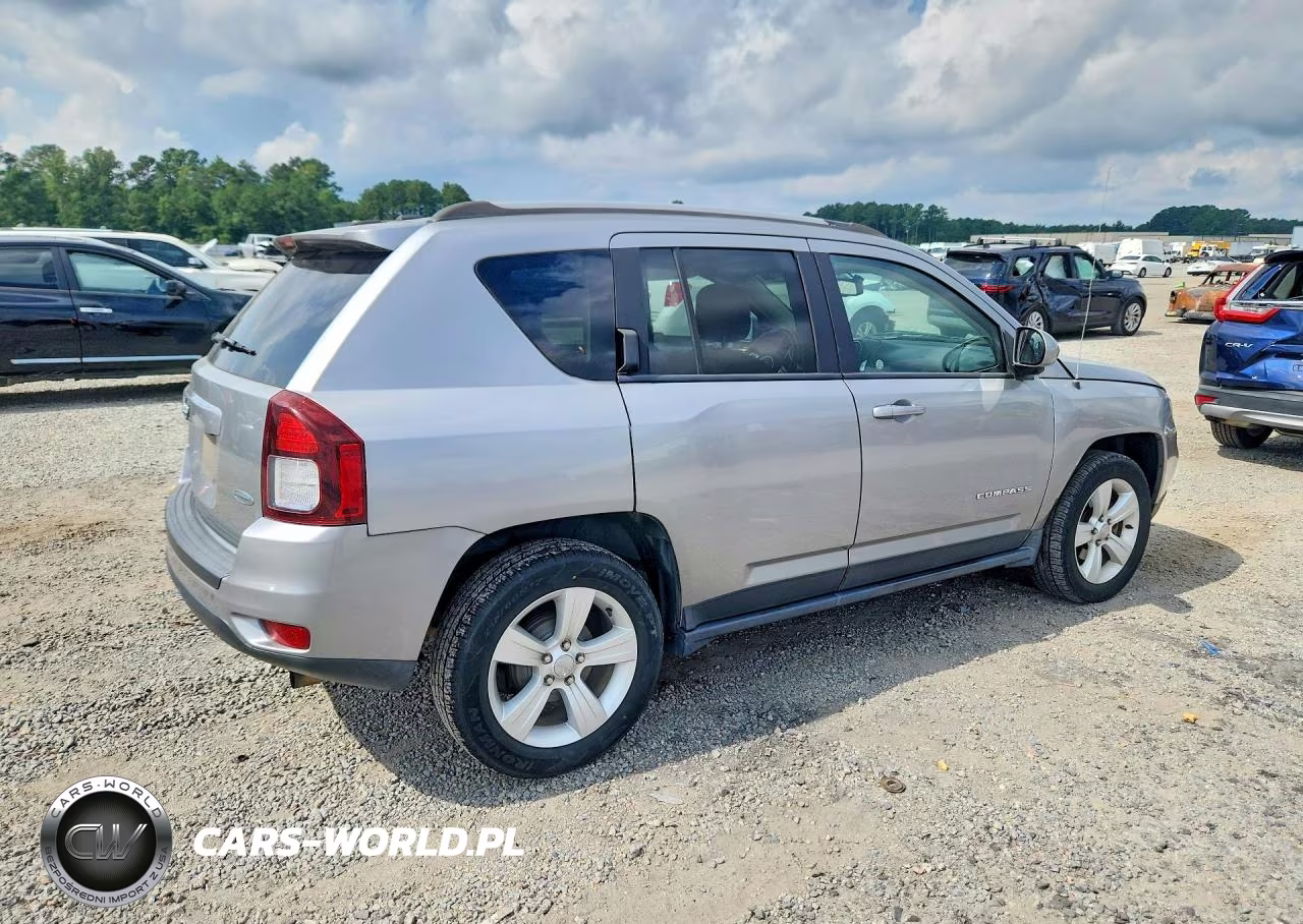 2016 Jeep Compass Latitude VIN:1C4NJCEB0GD704863 - 3
