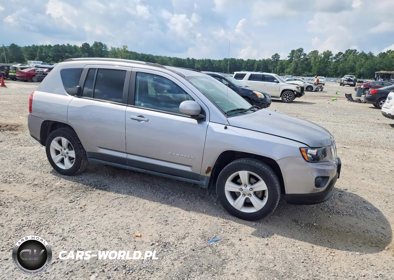 2016 Jeep Compass Latitude VIN:1C4NJCEB0GD704863 - 4