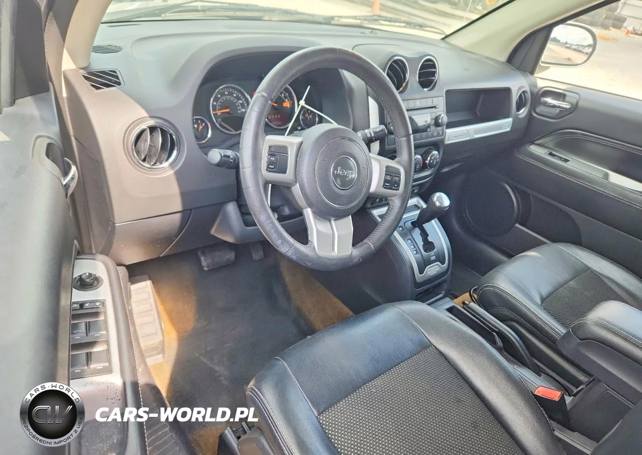 2016 Jeep Compass Latitude VIN:1C4NJCEB0GD704863 - 8