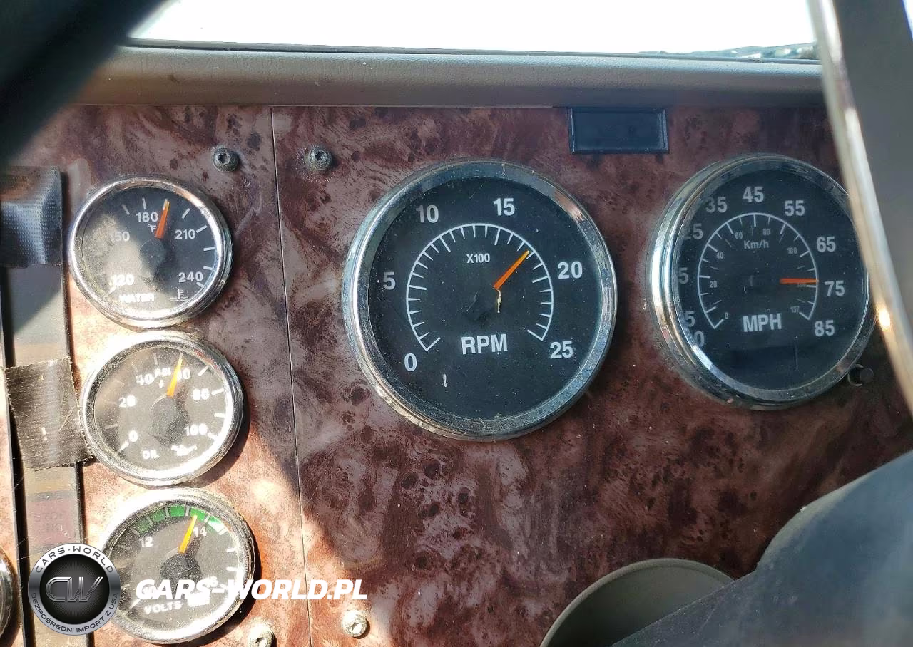 2005 International 9400 9400I - Semi Truck VIN:2HSCNSBR15C010727 - 9