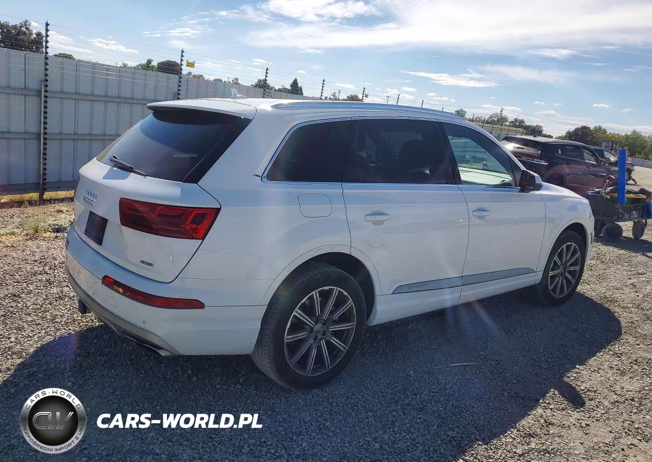 2017 Audi Q7 Premium Plus VIN:WA1LHAF73HD055492 - 3