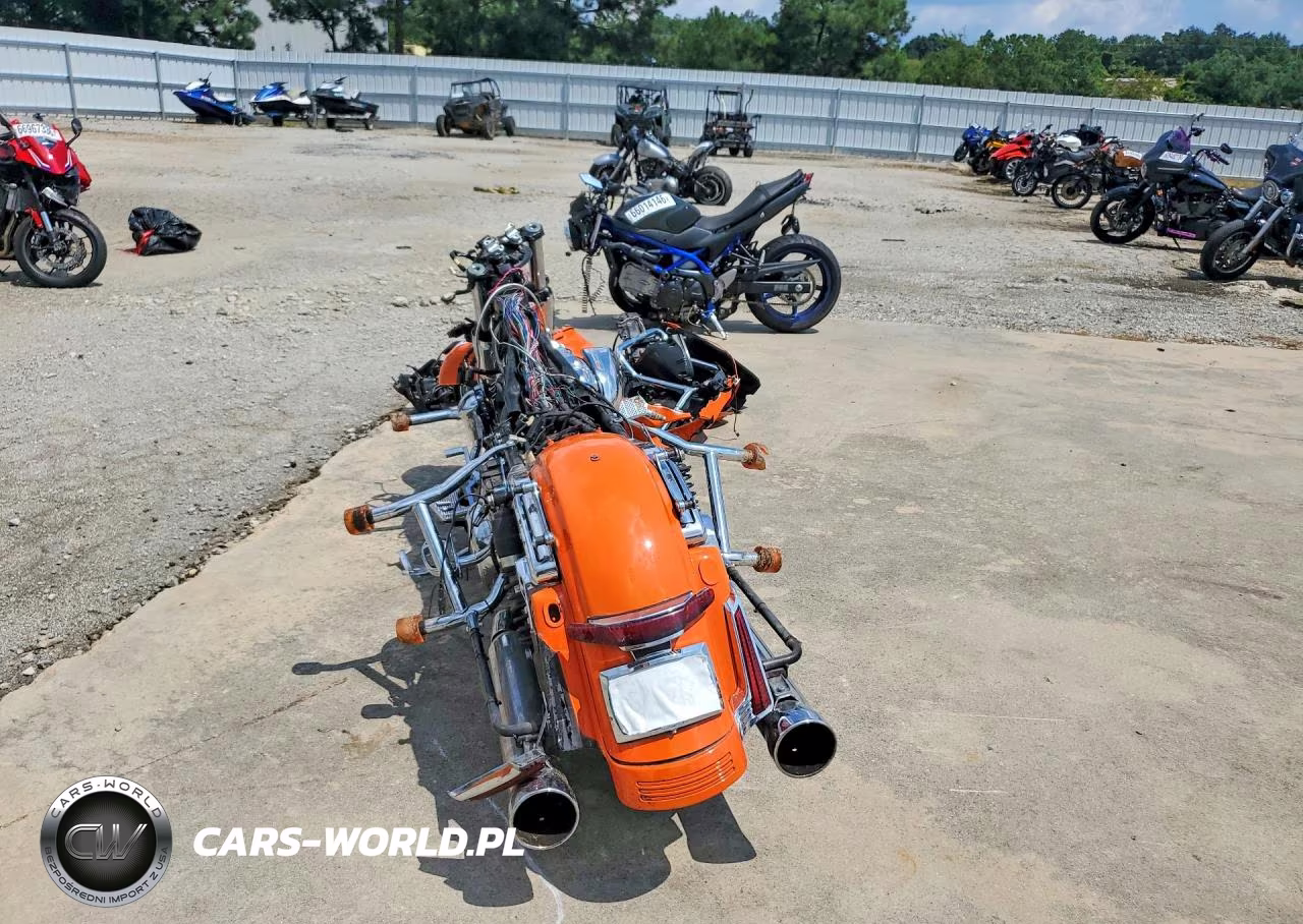 2018 Harley-Davidson Flhx Street Glide VIN:1HD1KBC17JB646011 - 4