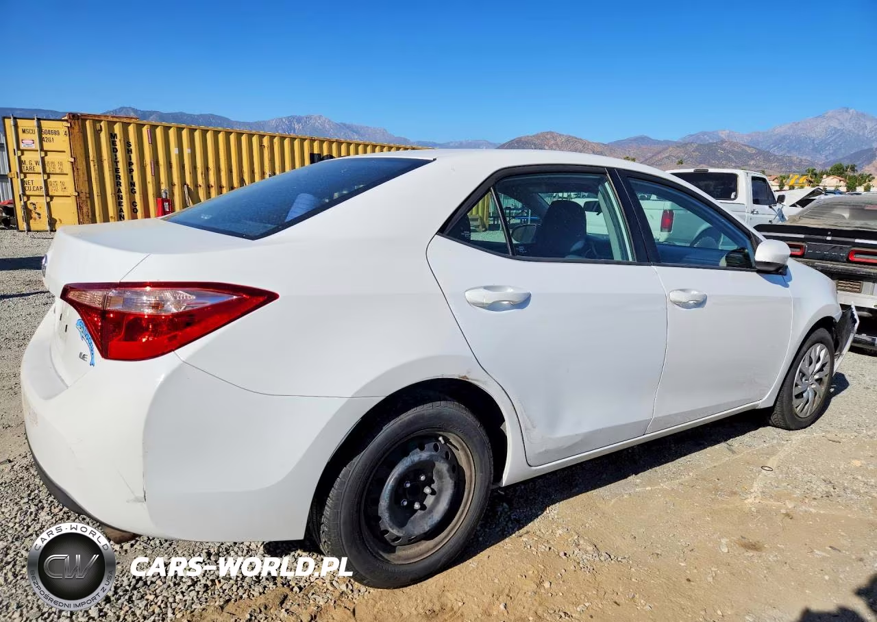2019 Toyota Corolla Le VIN:5YFBURHE1KP931116 - 3