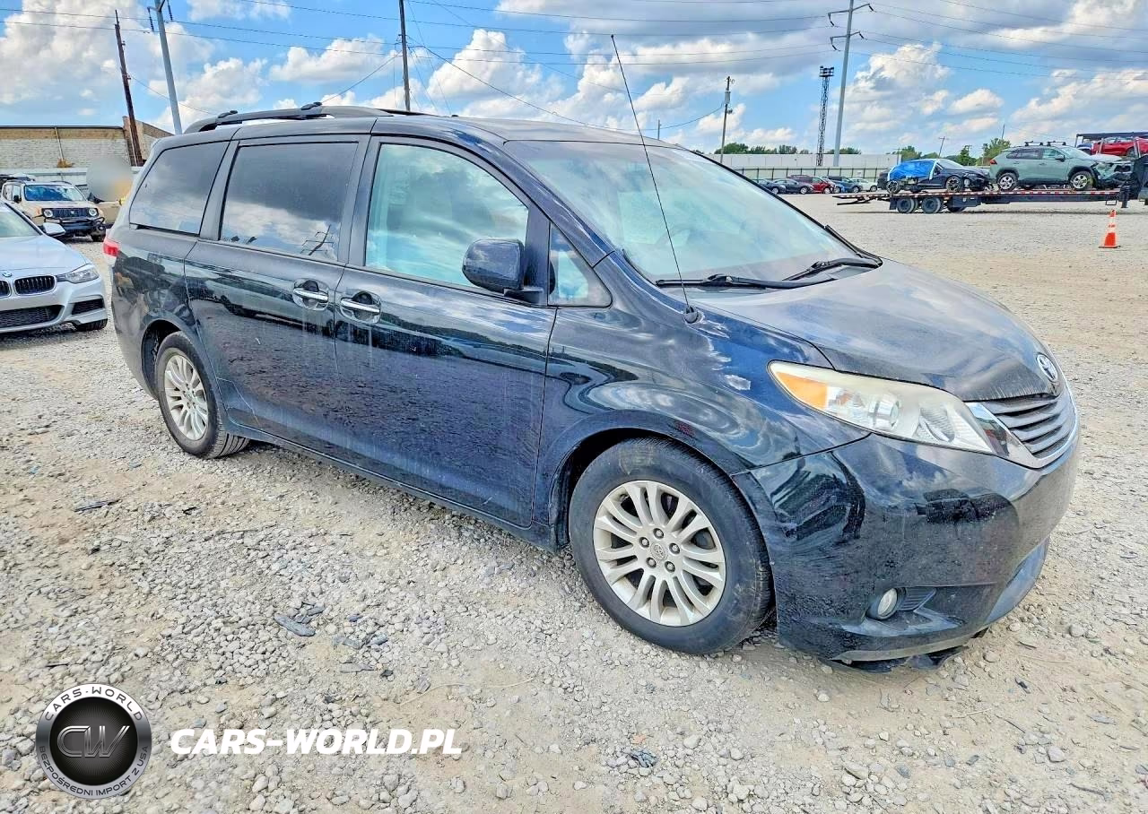 2012 Toyota Sienna Xle 8-Passenger VIN:5TDYK3DC3CS233858 - 4