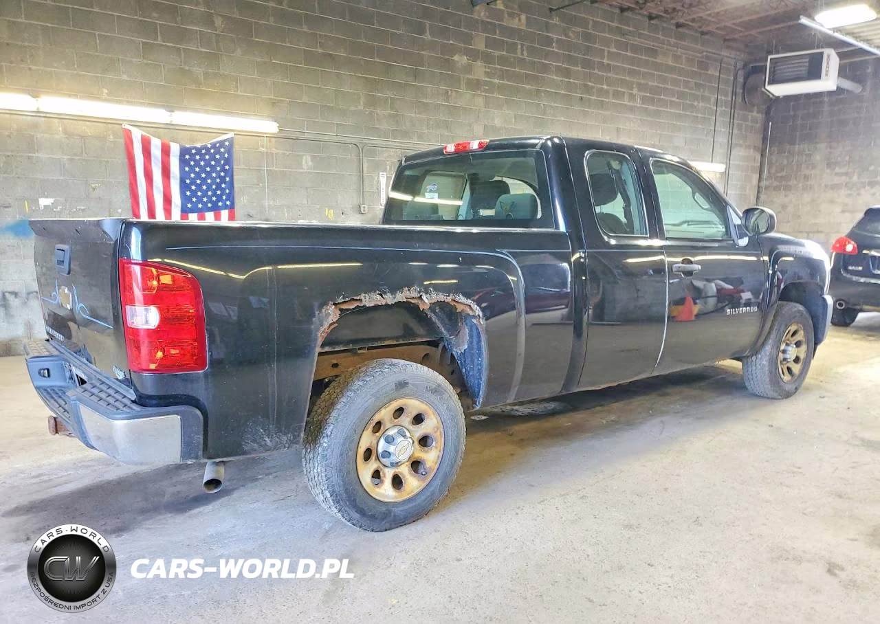 2011 Chevrolet Silverado C1500 VIN:1GCRCPEX3BZ267273 - 3