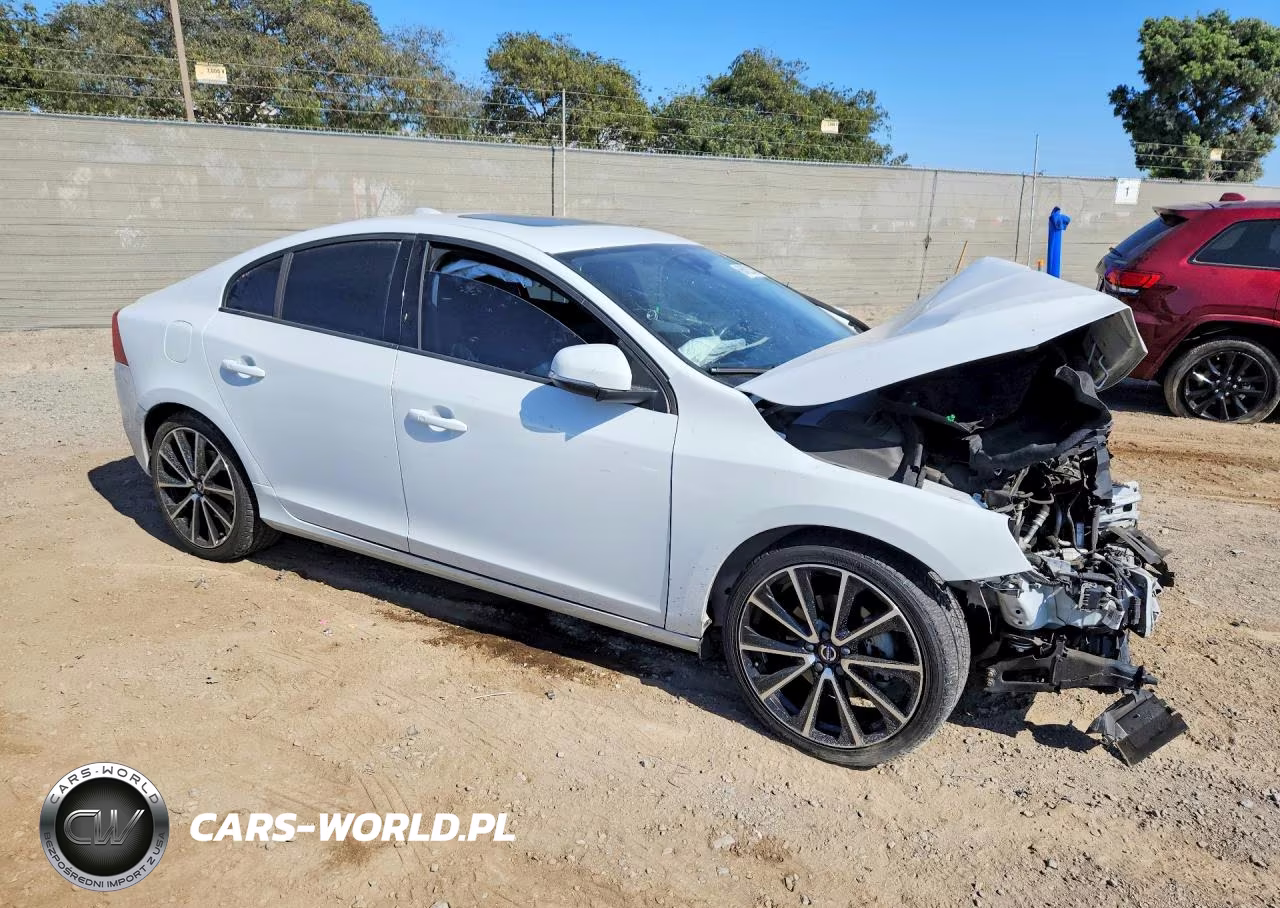 2018 Volvo S60 Dynamic VIN:YV126MFLXJ2456958 - 4