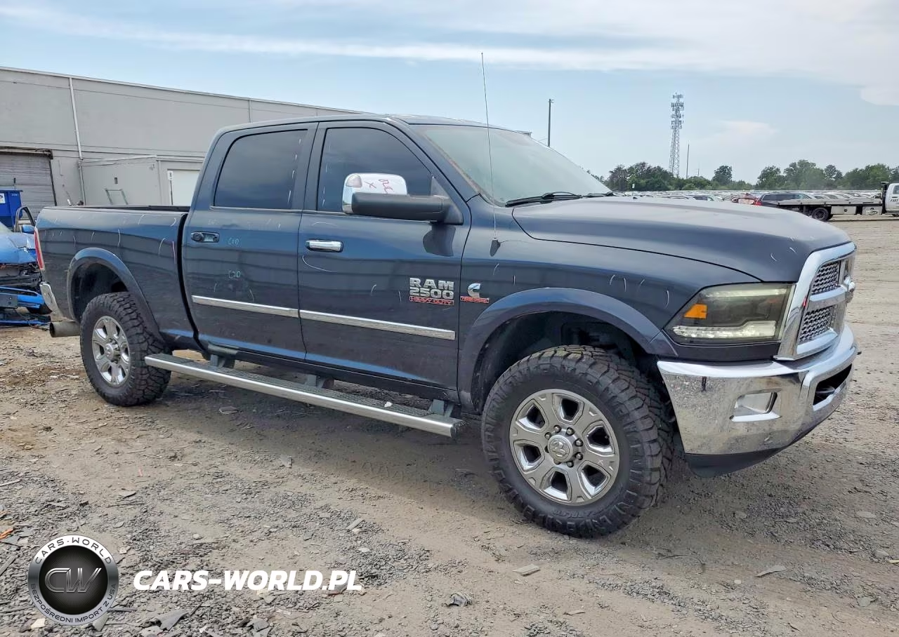 2015 Ram 2500 Laramie VIN:3C6UR5FL4FG615457 - 4