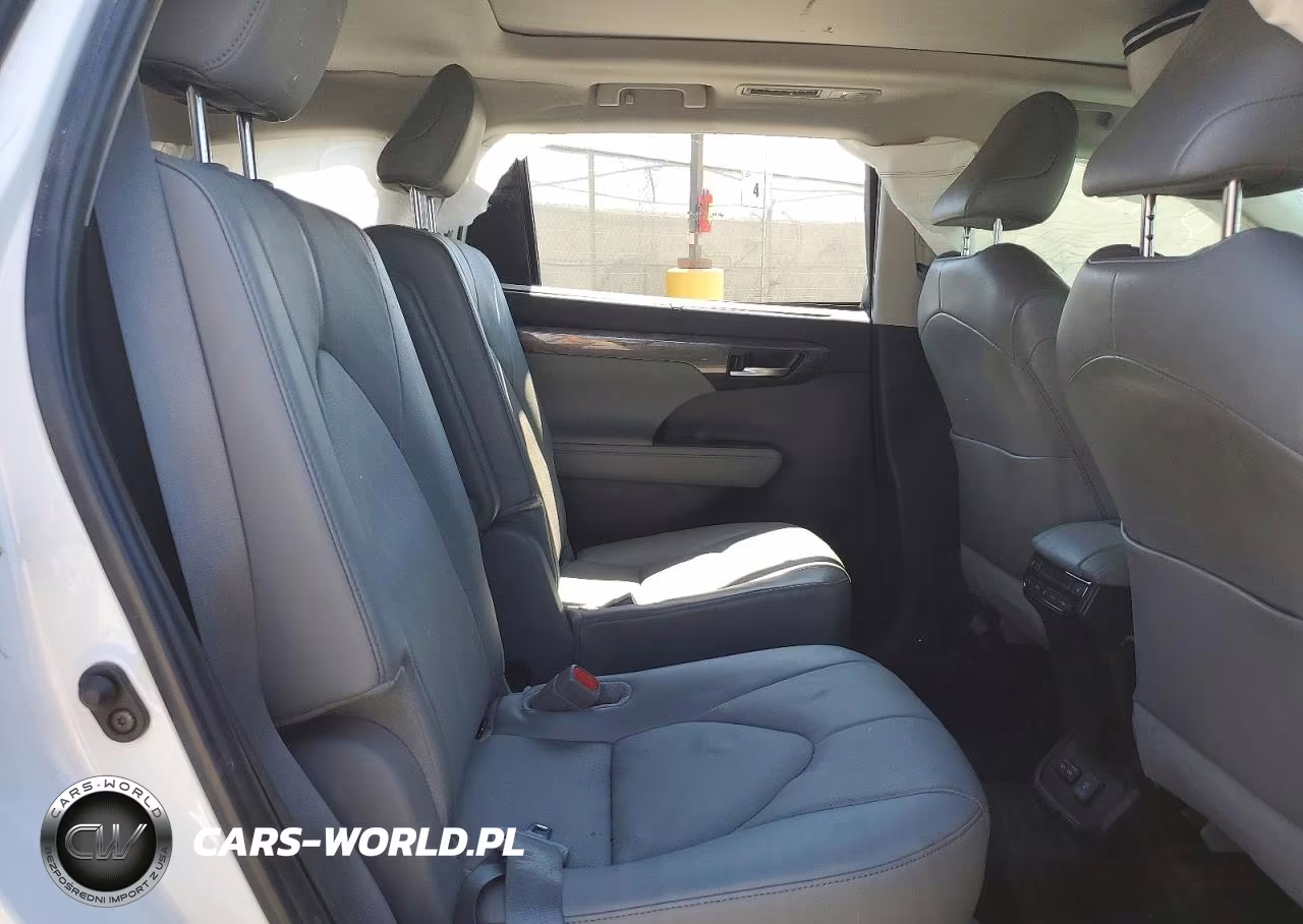 2024 Toyota Highlander Platinum VIN:5TDKDRAH7RS052712 - 11
