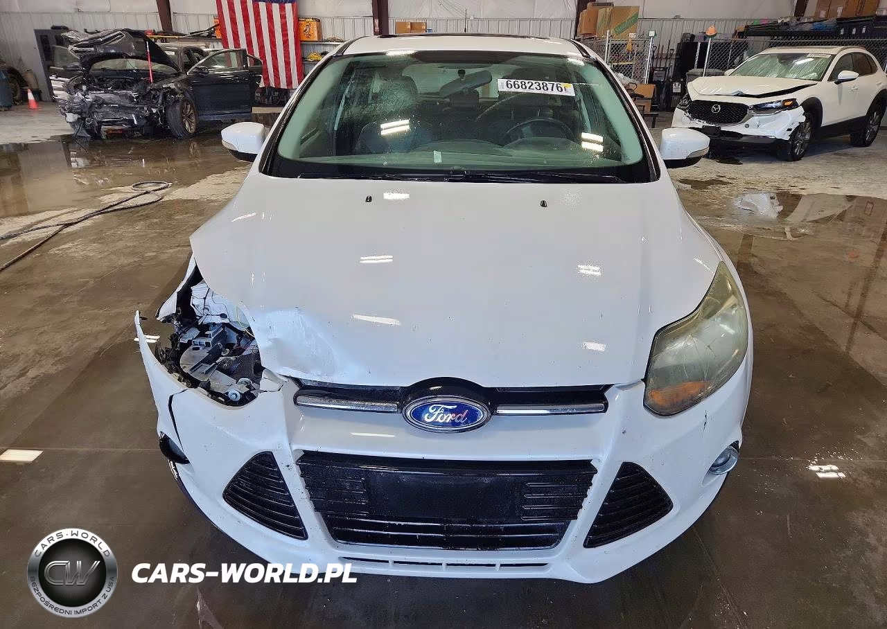 2014 Ford Focus Titanium VIN:1FADP3N21EL395620 - 5