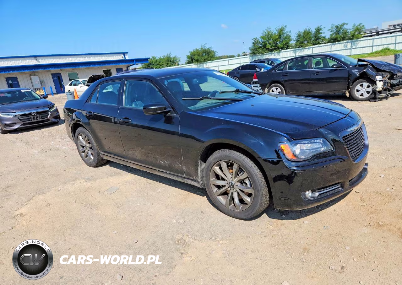 2014 Chrysler 300 S VIN:2C3CCAGG8EH383769 - 4