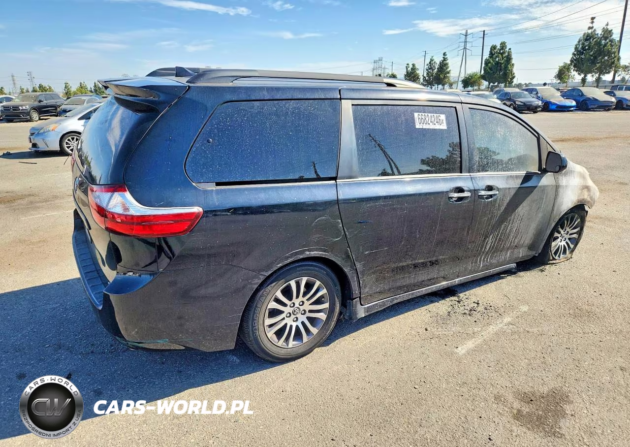 2018 Toyota Sienna Xle 8-Passenger VIN:5TDYZ3DC8JS930144 - 3