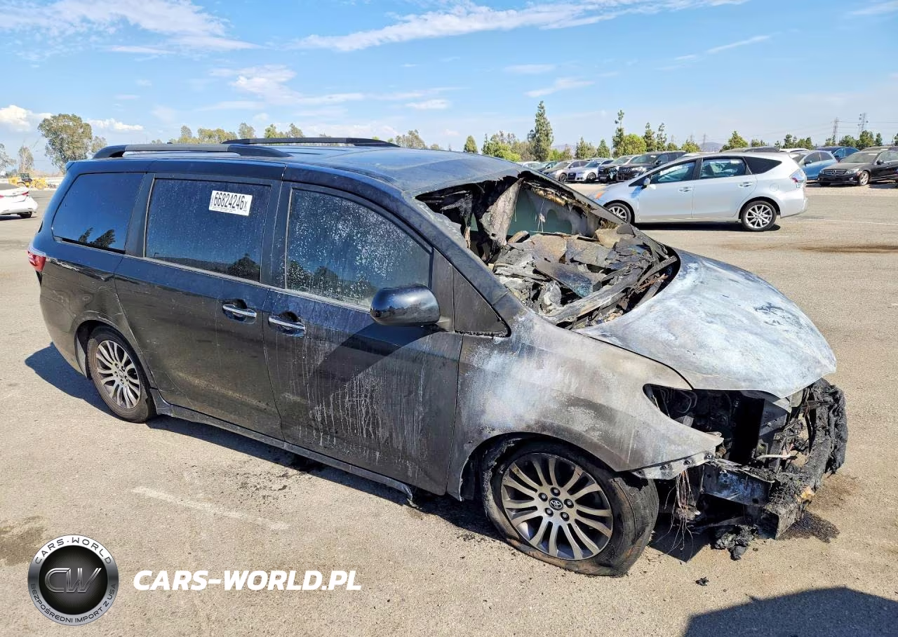 2018 Toyota Sienna Xle 8-Passenger VIN:5TDYZ3DC8JS930144 - 4
