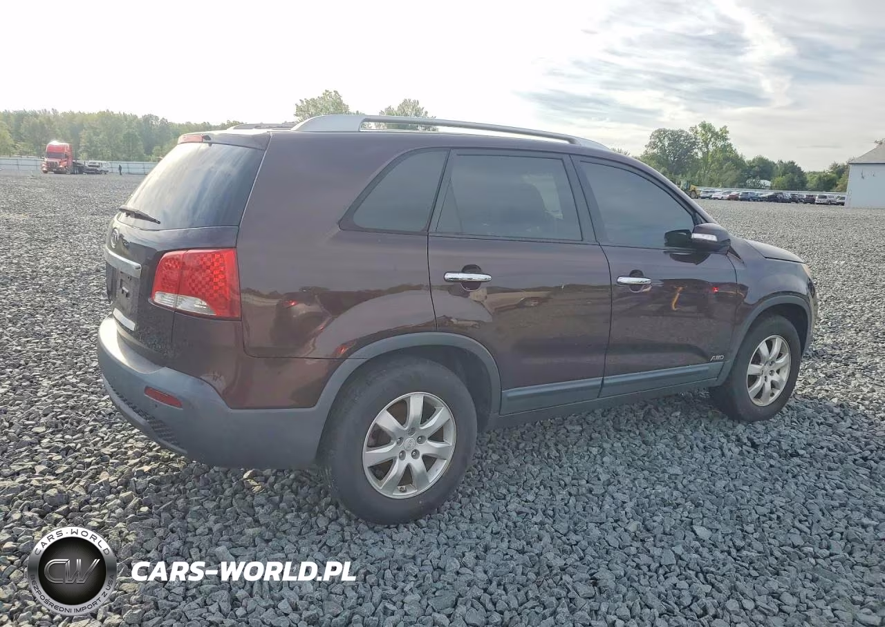 2011 Kia Sorento Lx VIN:5XYKTCA12BG114670 - 3