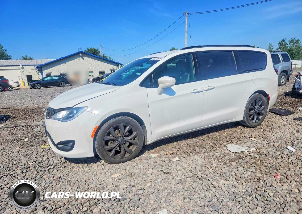 2019 Chrysler Pacifica Touring L Plus VIN:2C4RC1EG0KR742014 - 1