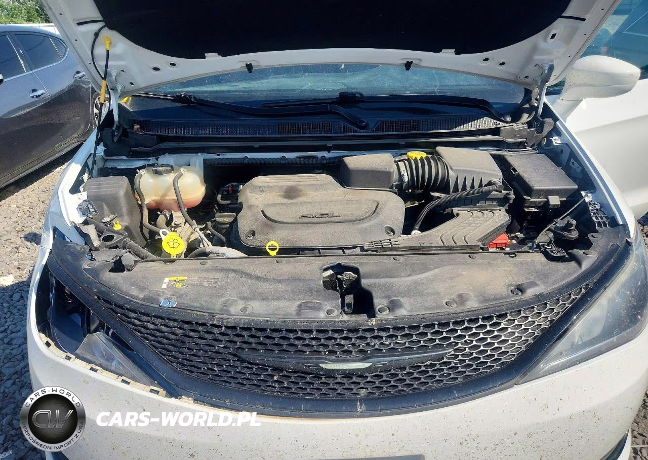 2019 Chrysler Pacifica Touring L Plus VIN:2C4RC1EG0KR742014 - 12