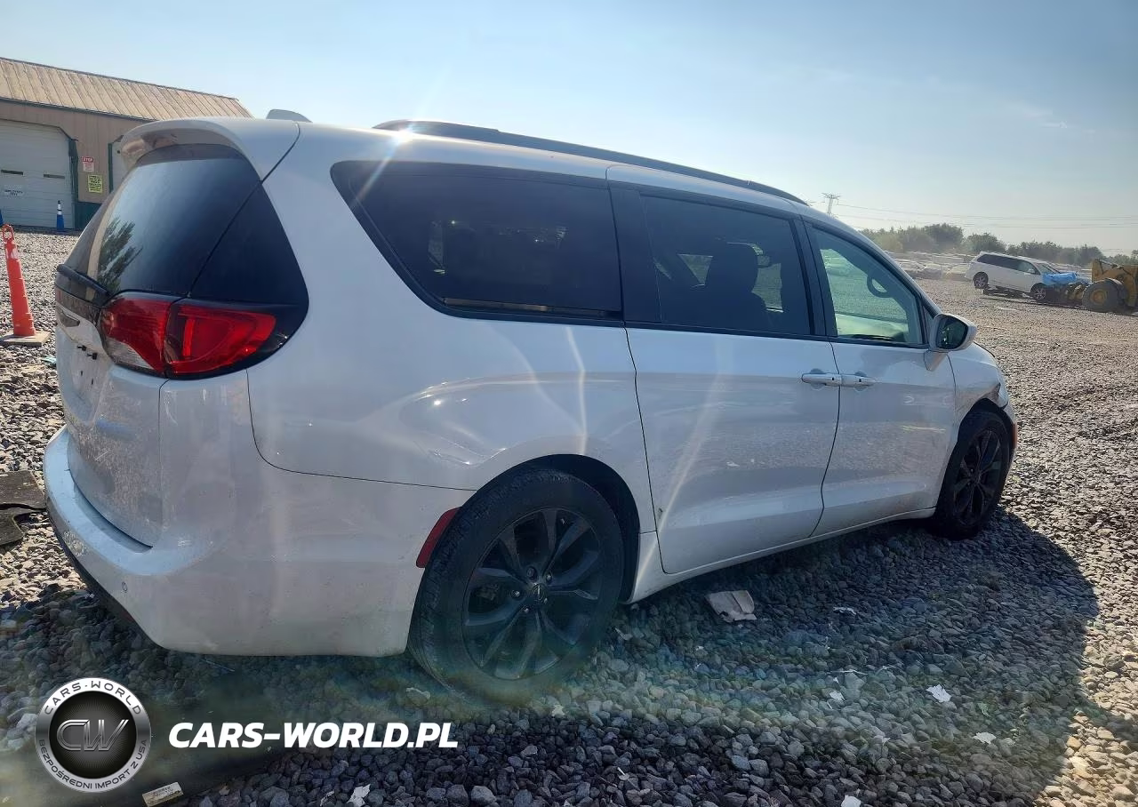 2019 Chrysler Pacifica Touring L Plus VIN:2C4RC1EG0KR742014 - 3