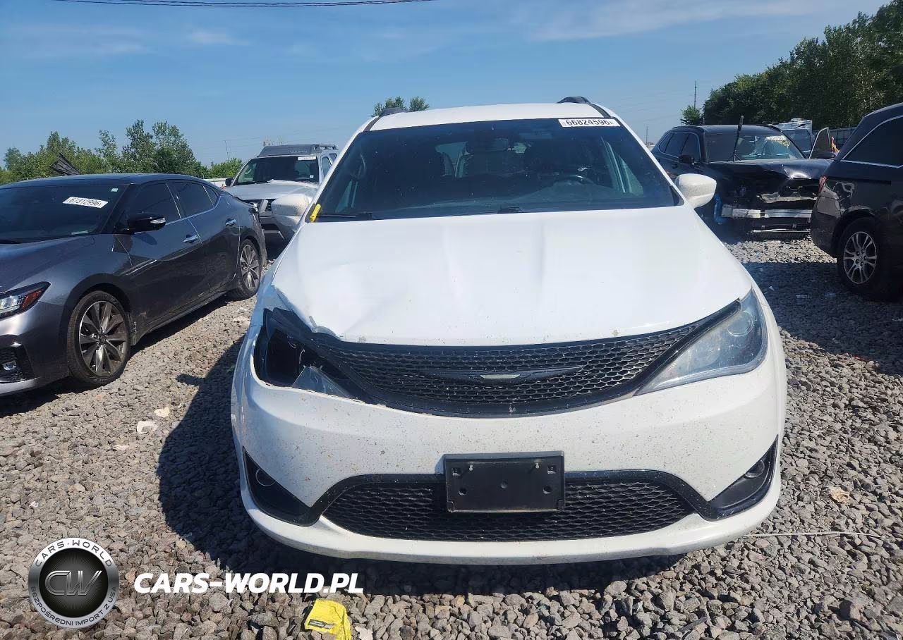 2019 Chrysler Pacifica Touring L Plus VIN:2C4RC1EG0KR742014 - 5