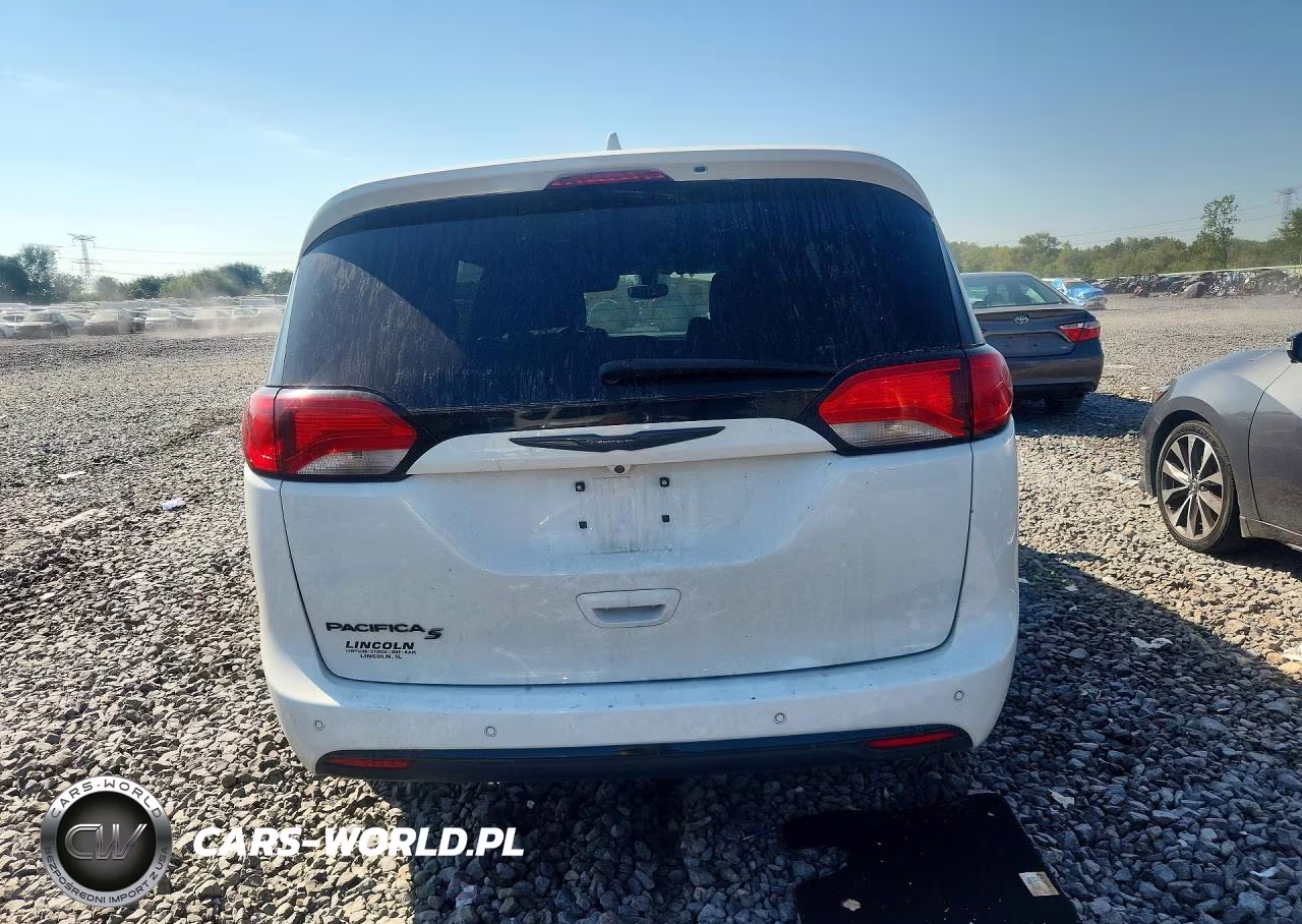 2019 Chrysler Pacifica Touring L Plus VIN:2C4RC1EG0KR742014 - 6